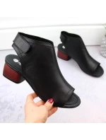 Pohodlné kožené sandále Remonte W RKR654