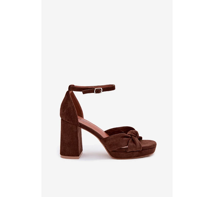 Dámské sandály na podpatku z imitace semiše čokoládové model 22107177 - Boto Dámské sandály na podpatku z imitace semiše čokoládové model 22107177 - Boto