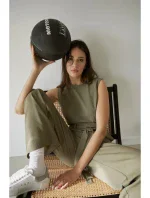 B256 Kombinéza bez rukávov s vreckami - olivová