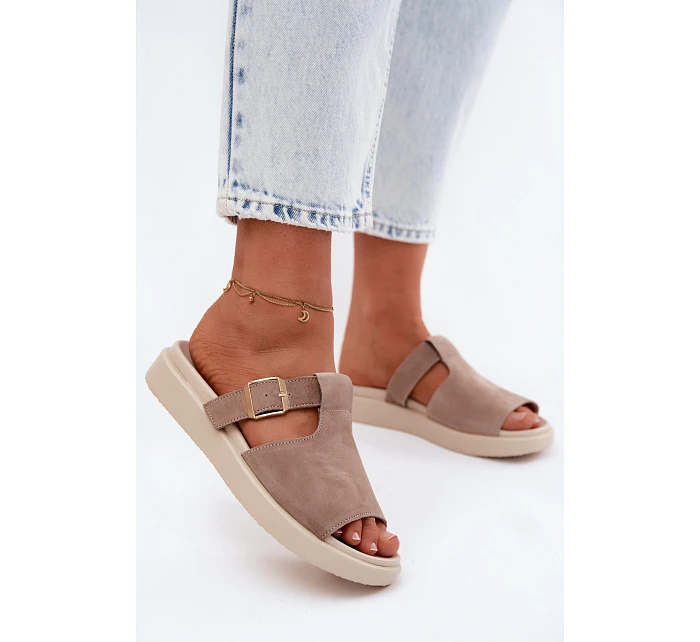 Semišové dámské pantofle na platformě se zlatou přezkou tmavě béžové Zemela