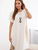 Šaty s vreckami a príveskom svetlo béžovej farby