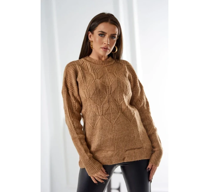 Svetr model 18970329 přes hlavu s módní vazbou Velbloud - K-Fashion