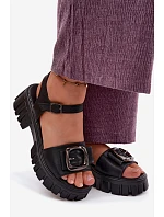 Kožené dámské sandály na platformě s přezkou model 22126033 Černé - VINCEZA