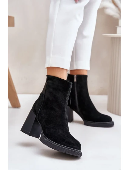 Semišové členkové topánky na podpätku D&A čierne Semišové členkové topánky na podpätku D&A čierne