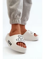 Piankowe Klapki Damskie Na Masywnej Podeszwie Z Misiem Białe Lamira