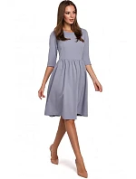 K010 Priliehavé šaty s naberaným pásom - holubičia šedá