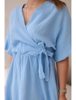 Mušelínové šaty s modrým pásom