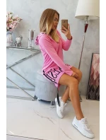 Svetloružové šaty s kapucňou a potlačou Svetloružové šaty s kapucňou a potlačou