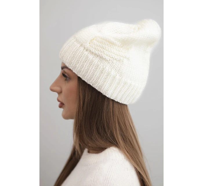 Dámska zimná akrylová čiapka s ozdobným úpletom K462 ecru