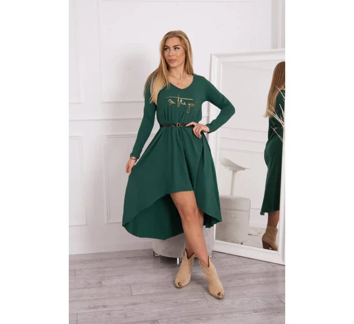Šaty s ozdobným pásikom a nápisom tmavo zelené Šaty s ozdobným pásikom a nápisom tmavo zelené