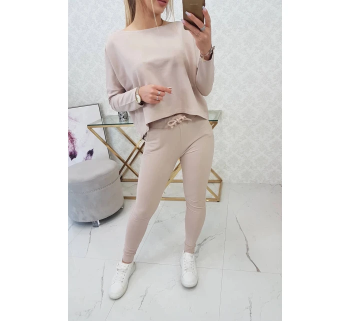 Souprava s oversize halenkou béžové barvy