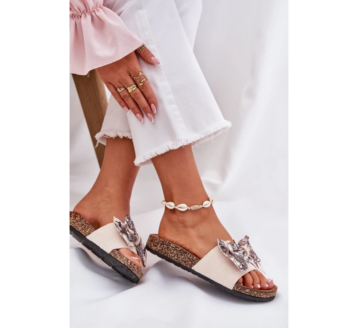 Dámské pantofle s mašlí na korkové platformě béžové model 21687426 - Boto Dámské pantofle s mašlí na korkové platformě béžové model 21687426 - Boto