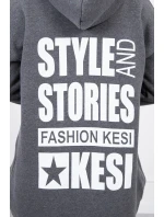 Zateplená mikina s dlouhými zády a kapucí v grafitové barvě Zateplená mikina s dlouhými zády a kapucí v grafitové barvě