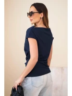 Dámska rebrovaná blúzka z viskózy s vodopádovým výstrihom a volánmi tmavomodrá