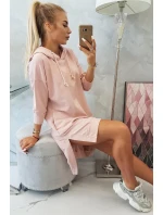 Šaty s kapucňou a dlhším chrbtom tmavo púdrovo ružové