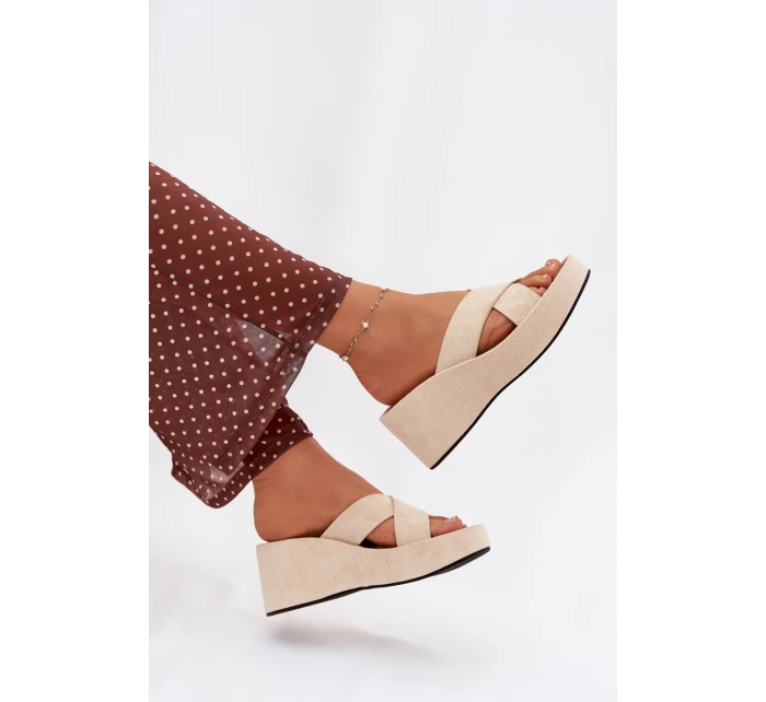 Dámské pantofle na platformě z eko semiše béžové Calorine Dámské pantofle na platformě z eko semiše béžové Calorine