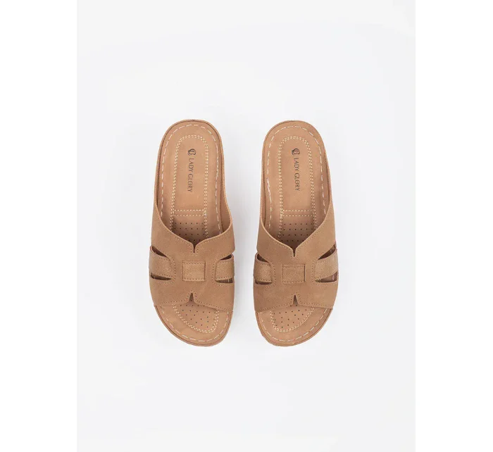 Pěkné dámské nazouváky hnědé na klínku Pěkné dámské nazouváky hnědé na klínku