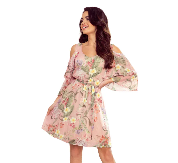 Vzdušné dámské šaty v růžové barvě s květinovým vzorem a dekoltem model 8259060 - numoco Vzdušné dámské šaty v růžové barvě s květinovým vzorem a dekoltem model 8259060 - numoco