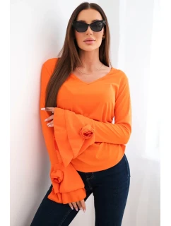 Dámska pruhovaná blúzka s výstrihom do V a volánikmi na rukávoch oranžová