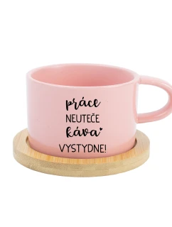 PRÁCA NEBUDE, KÁVA BUDE VÝBORNÁ! - ružový hrnček s makrónkou 200 ml