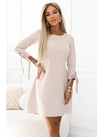 ALICE Trapézové mini šaty s mašlí a rukávy béžové model 22103557 - numoco