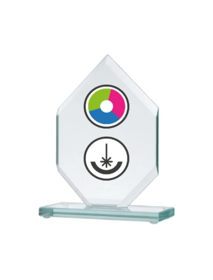 Sklenená trofej s farebnou potlačou LuxorJet, gravírovaním a atramentovou výplňou