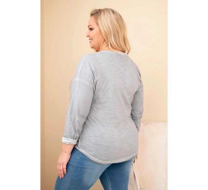 Dámská blůza Plus Size s potiskem a delším zadním dílem šedá