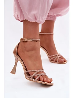 Sandále na podpätku model 226513 Vykročte štýlovo