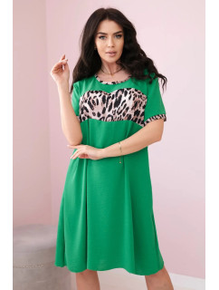 Šaty s leopardou potlačou jasne zelenej farby