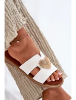 Dámské sandály na plochém podpatku se zlatou ozdobou bílé model 21697094 - EVENTO