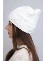Dámska zimná pletená čiapka s ozdobným vzorom K403 biela