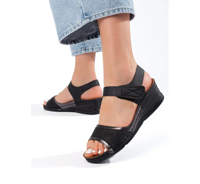 Luxusné dámske čierne sandále na platforme Luxusné dámske čierne sandále na platforme