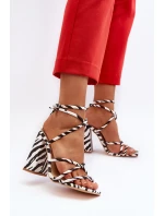 Moderní sandály na podpatku černobílé model 21650119 - Boto Moderní sandály na podpatku černobílé model 21650119 - Boto