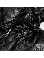 Lesklá čierna dámska bunda s kapucňou (B9575)