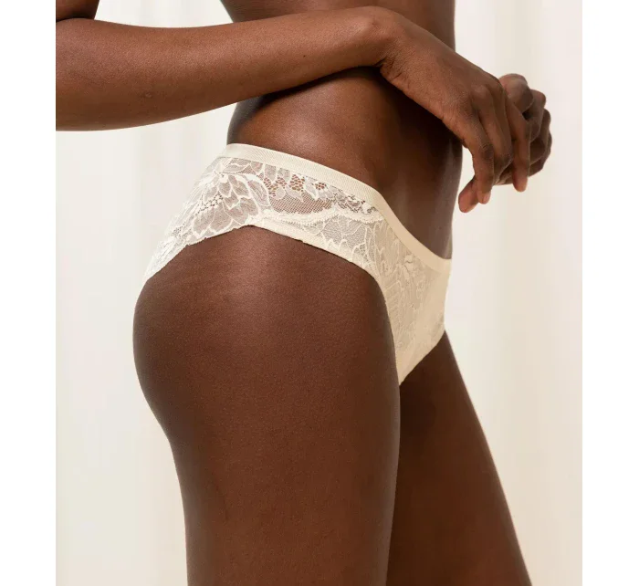 Dámske nohavičky Amourette Charm Brazilian01 krémové - TRIUMPH Dámske nohavičky Amourette Charm Brazilian01 krémové - TRIUMPH