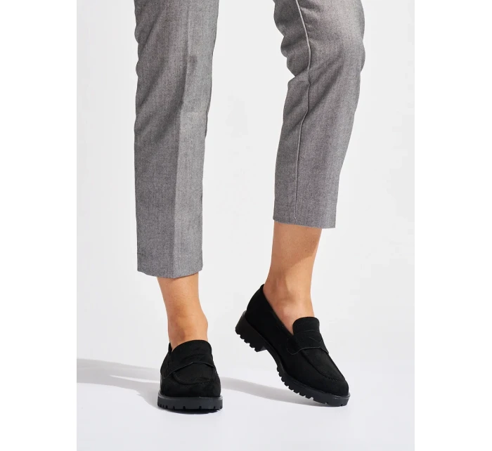 Zaujímavé dámske čierne mokasíny na platforme Zaujímavé dámske čierne mokasíny na platforme