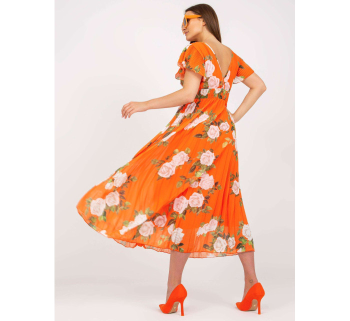 Oranžové kvetinové šaty s opaskom v midi dĺžke