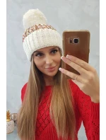 Dámská čepice s bambulí Ellen model 18751767 ecru - K-Fashion Dámská čepice s bambulí Ellen model 18751767 ecru - K-Fashion