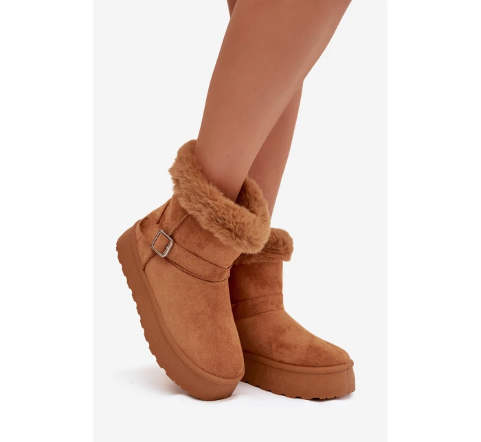 Ženské sněhule na platformě s přezkou a kožešinou Camel Jesella Ženské sněhule na platformě s přezkou a kožešinou Camel Jesella