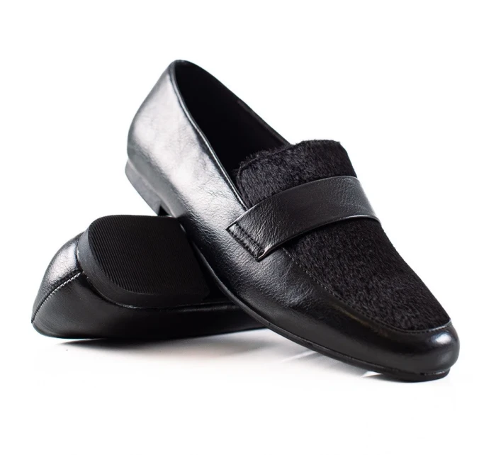 Originálne poltopánky dámske čierne na plochom podpätku Originálne poltopánky dámske čierne na plochom podpätku