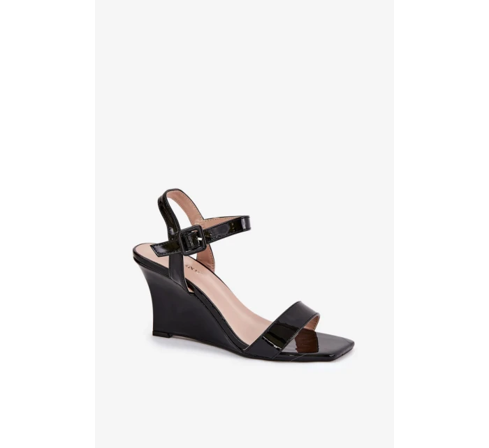 Model topánok na klinoch 210798 Krok v štýle Model topánok na klinoch 210798 Krok v štýle