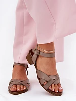 Skórzane Sandały Na Delikatnym Obcasie Zazoo 40372 Ciemnobeżowe