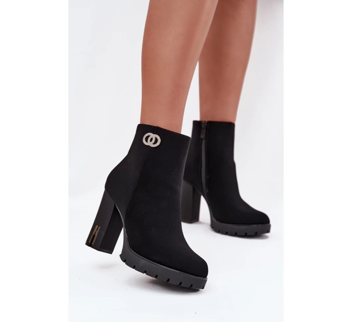 Ocieplane Botki Damskie Na Słupku Z Ozdobnym Detalem Czarne Vessara Ocieplane Botki Damskie Na Słupku Z Ozdobnym Detalem Czarne Vessara