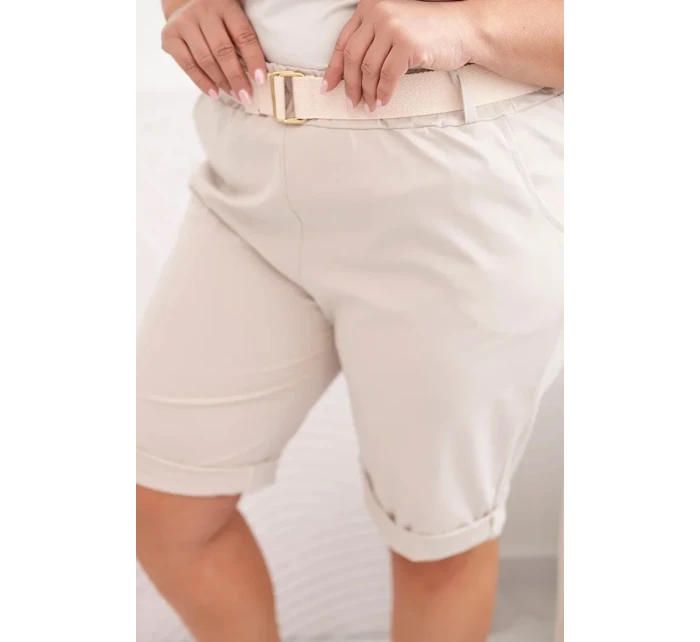 Dámske bavlnené šortky s opaskom v béžovej farbe Dámske bavlnené šortky s opaskom v béžovej farbe