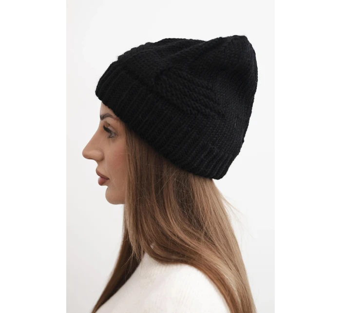 Dámska akrylová zimná čiapka s ozdobným úpletom K462 čierna
