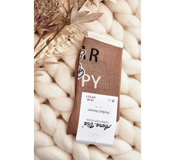 Světle hnědé dámské bavlněné ponožky s nápisem a medvídkem Světle hnědé dámské bavlněné ponožky s nápisem a medvídkem