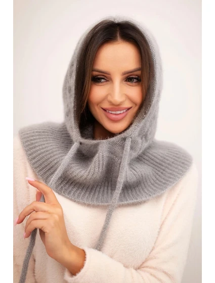 Dámska čiapka s kapucňou a pleteným vzorom sivá