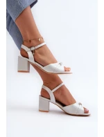 Dámské sandály z eko kůže na podpatku s ozdobami stříbrné model 21658163 - VINCEZA