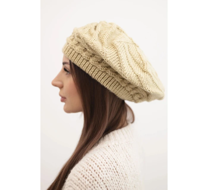 Dámská zimní pletená čepice volného střihu s ozdobným vzorem model 21878071 béžová - K-Fashion