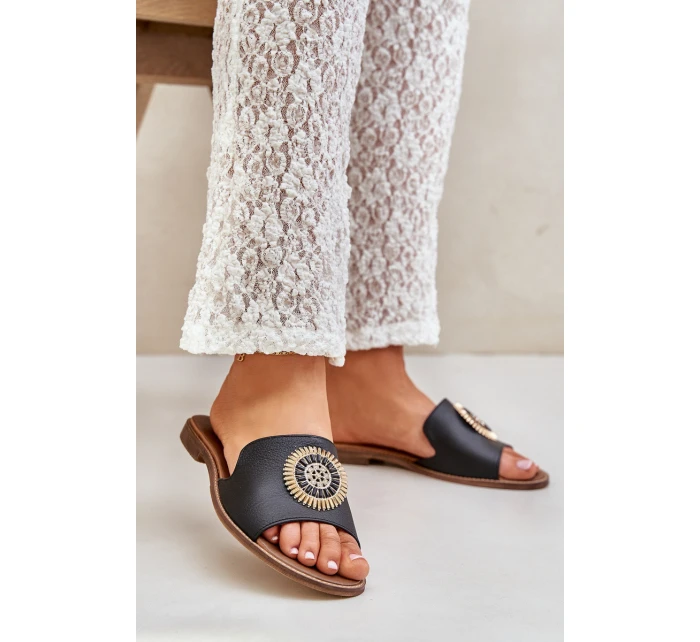 Kožené Pantofle S Dekorací Na Plochém Podpatku Zazoo model 21682288 Černé - Boto Kožené Pantofle S Dekorací Na Plochém Podpatku Zazoo model 21682288 Černé - Boto